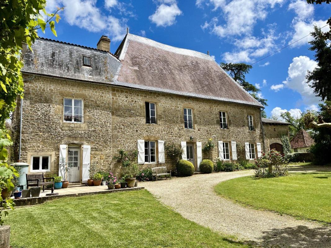 5 bedroom manoir in Pressac, Vienne, France