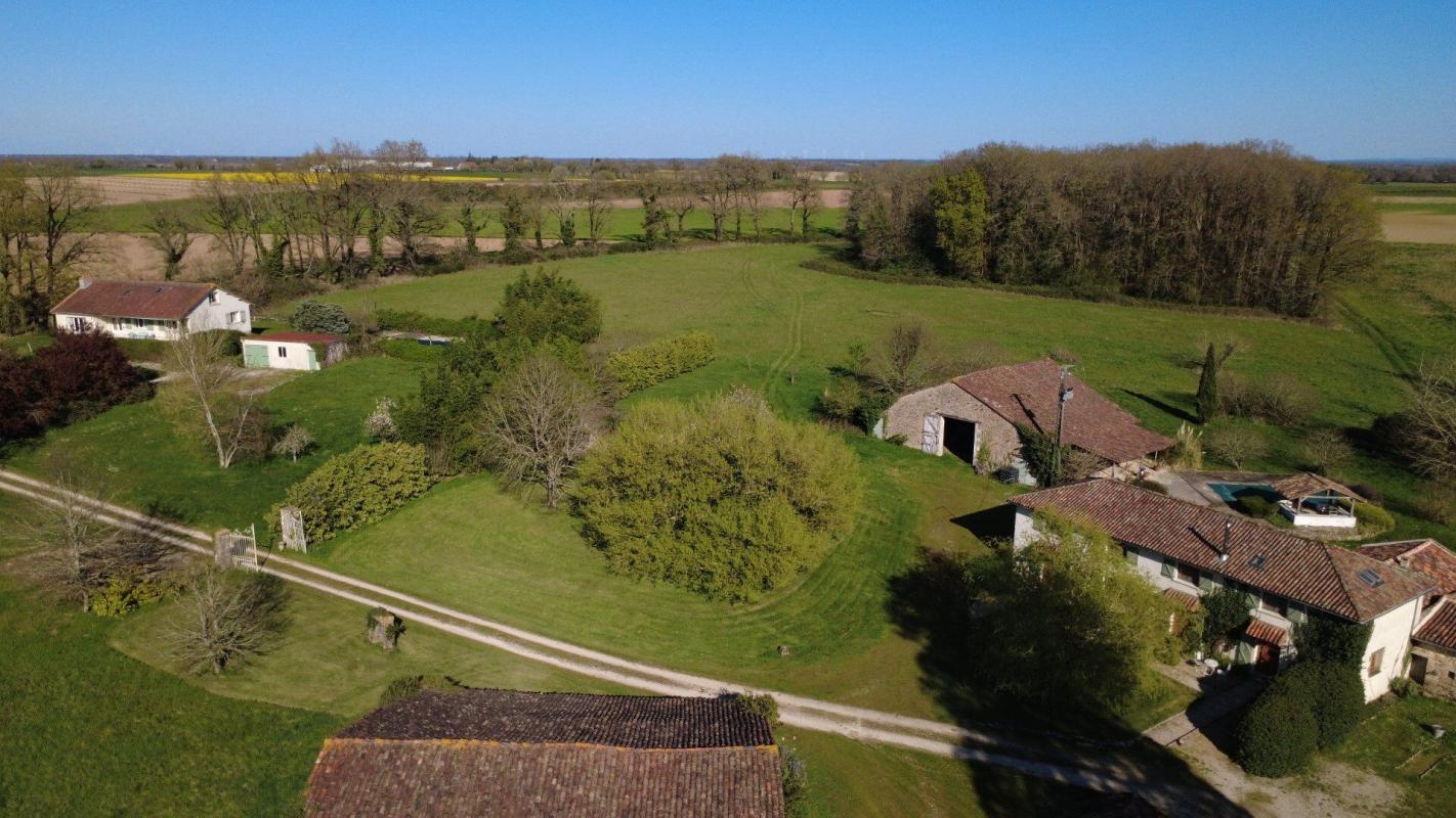 10 bedroom propriete in Genouille, Vienne, France