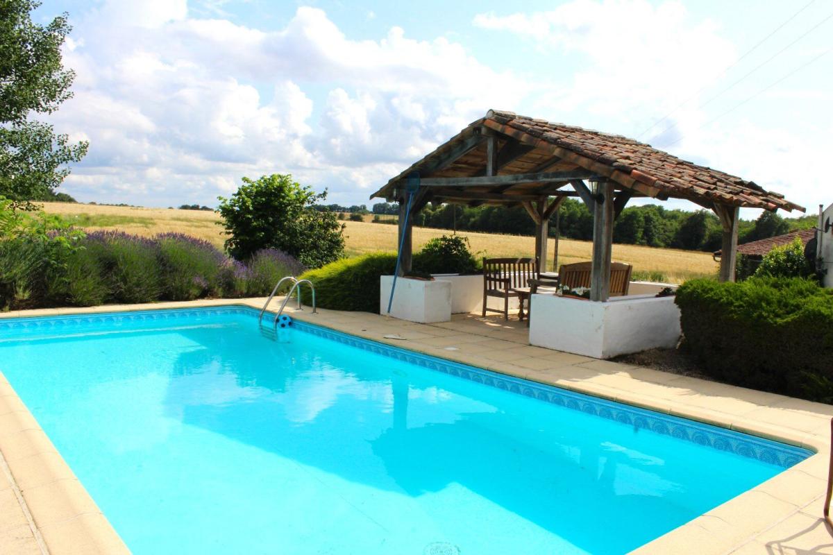 10 bedroom propriete in Genouille, Vienne, France