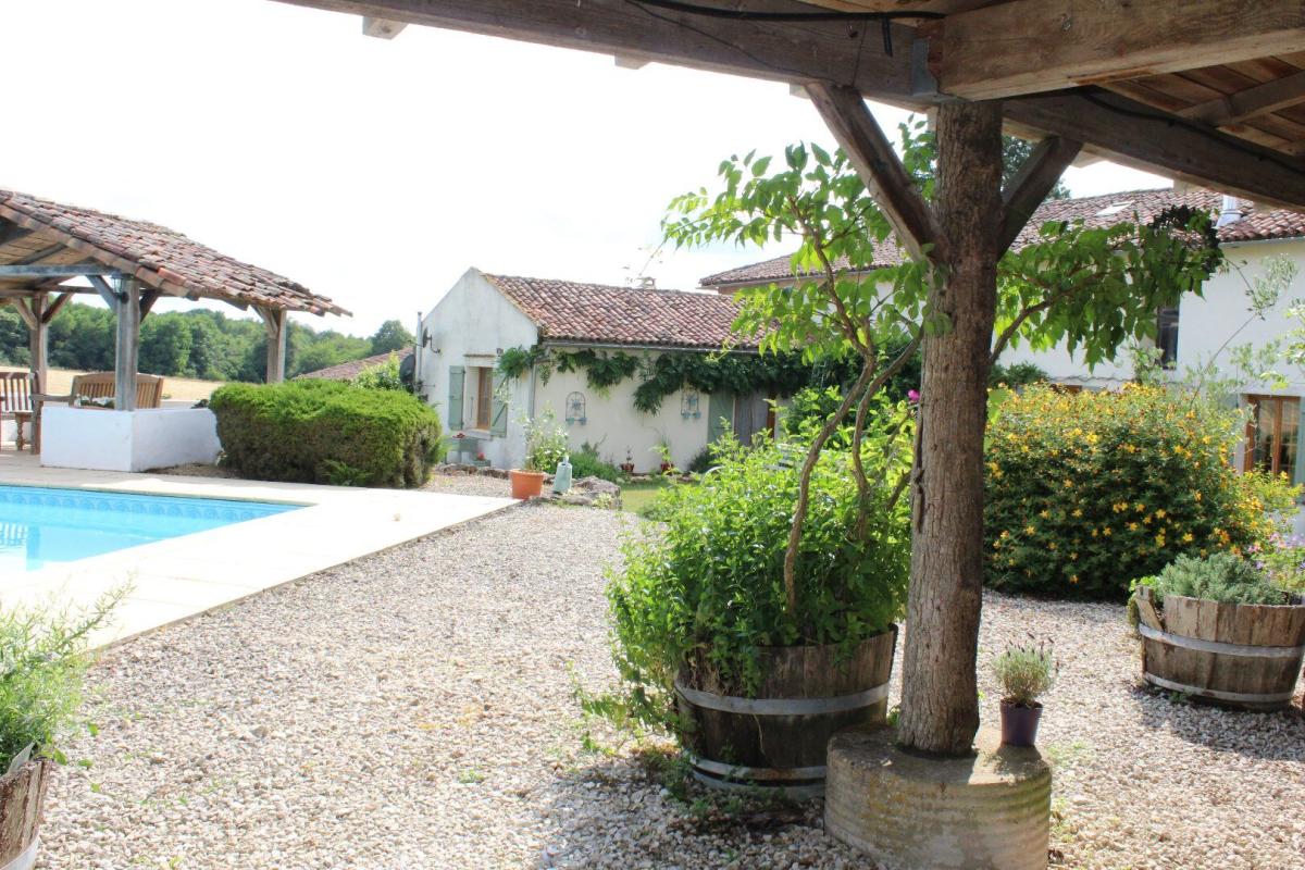 10 bedroom propriete in Genouille, Vienne, France