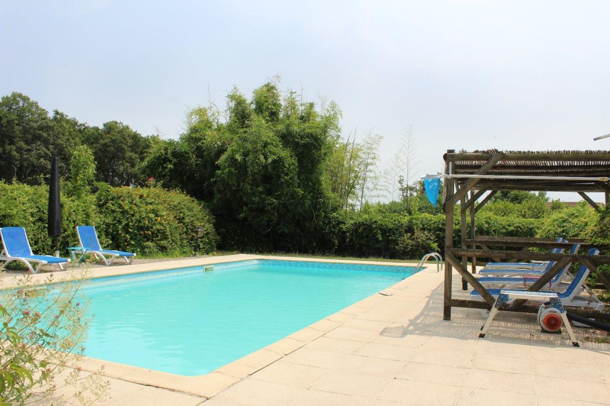 10 bedroom propriete in Genouille, Vienne, France