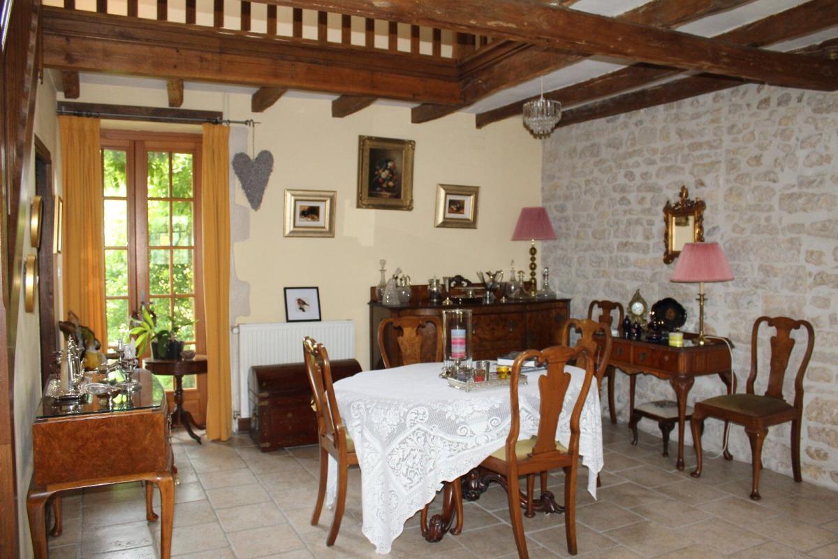 10 bedroom propriete in Genouille, Vienne, France