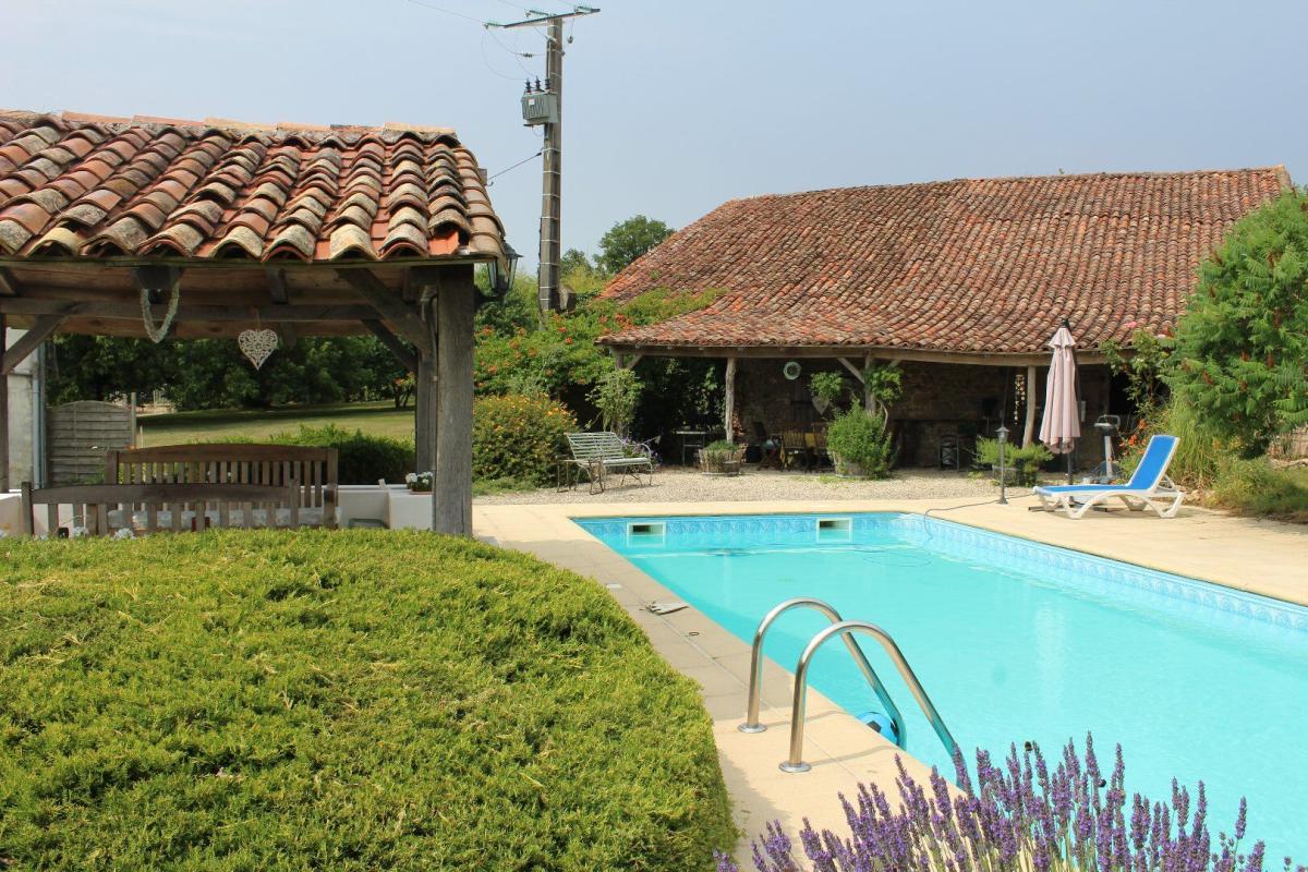 10 bedroom propriete in Genouille, Vienne, France