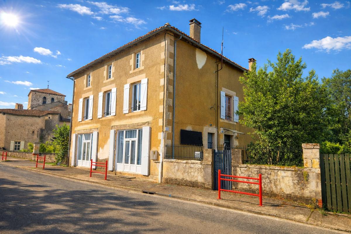 6 bedroom maison traditionnelle in Alloue, Charente, France