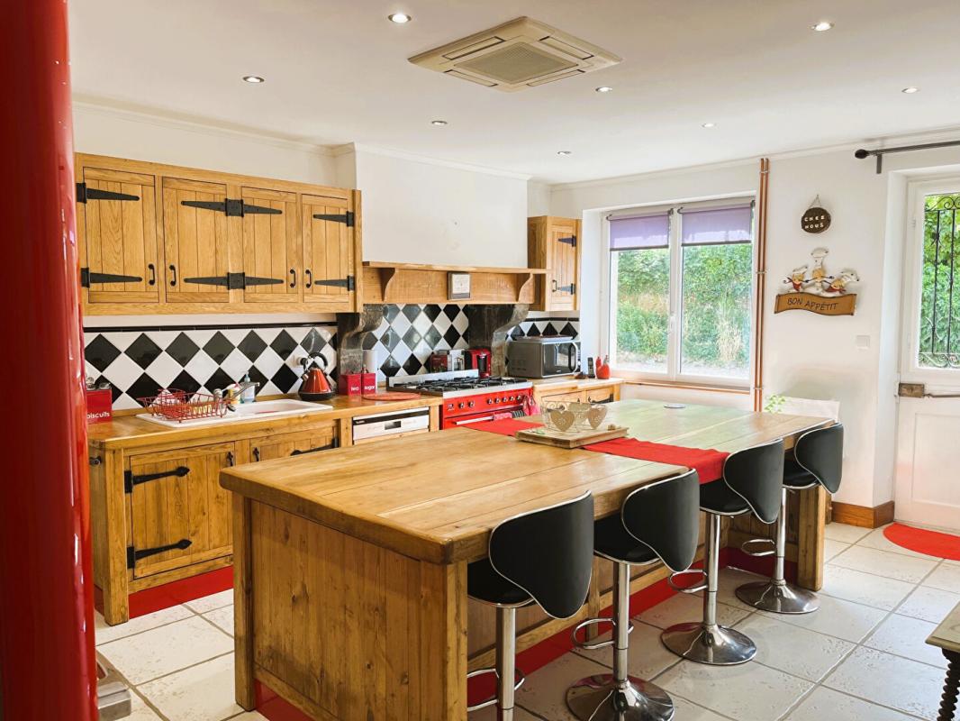 5 bedroom demeure in Marval, Haute-Vienne, France
