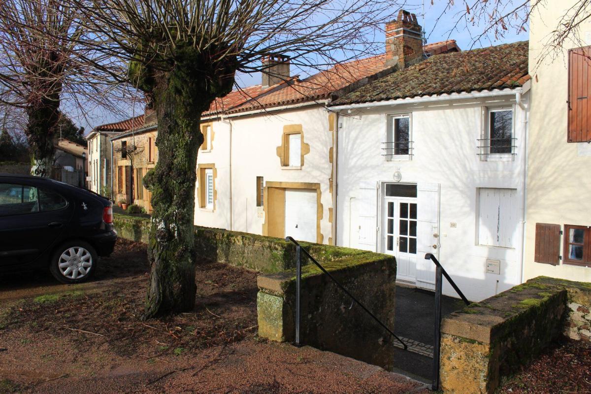 1 bedroom maison de village in Availles Limouzine, Vienne, France