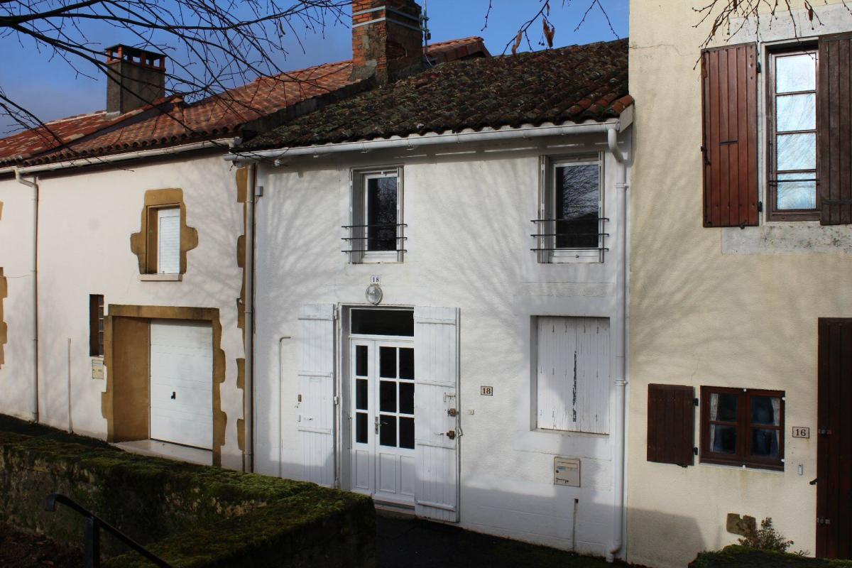 1 bedroom maison de village in Availles Limouzine, Vienne, France
