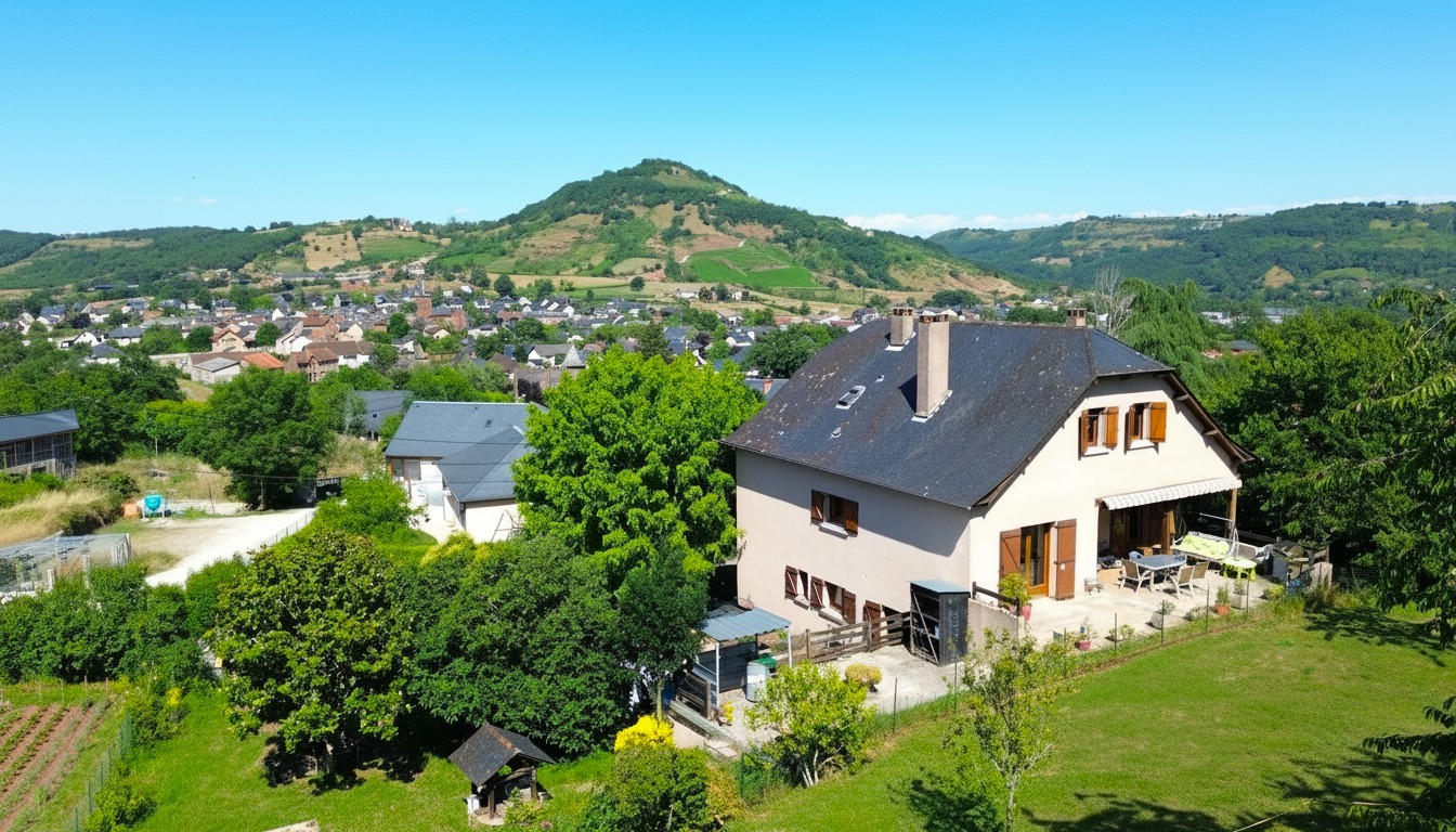 7 bedroom maison in Saint Christophe Vallon, Aveyron, France