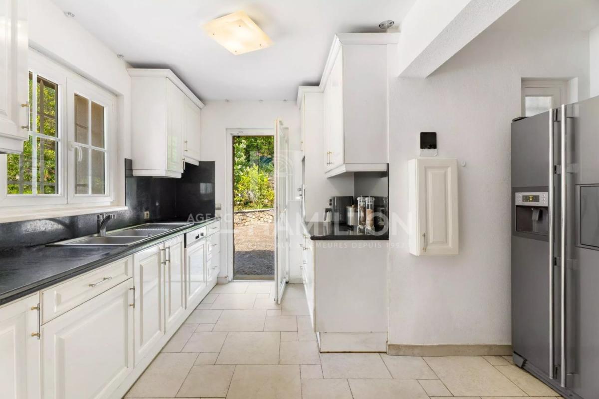 5 bedroom villa in Châteauneuf-grasse, Alpes-Maritimes, France