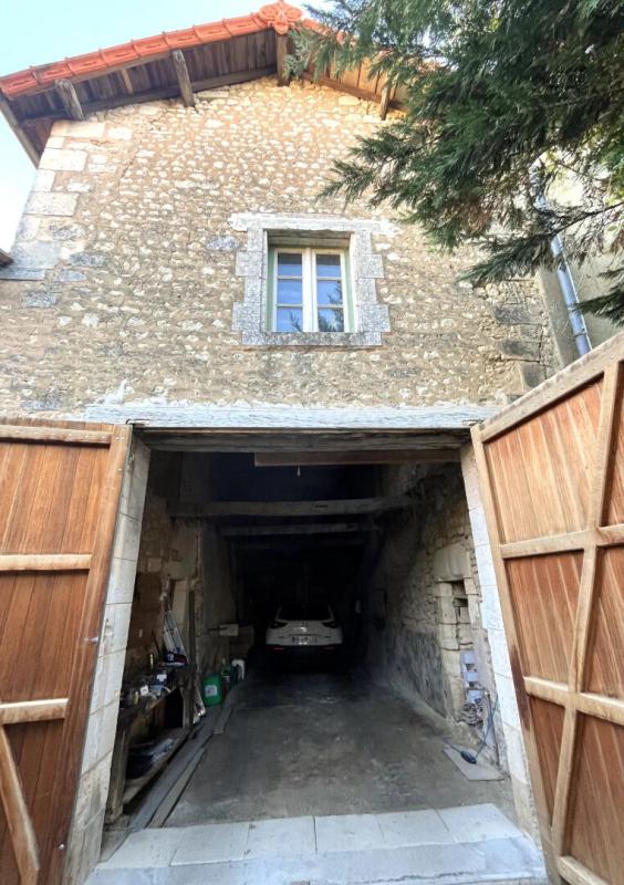 5 bedroom maison a renover in Blanzac Porcheresse, Charente, France