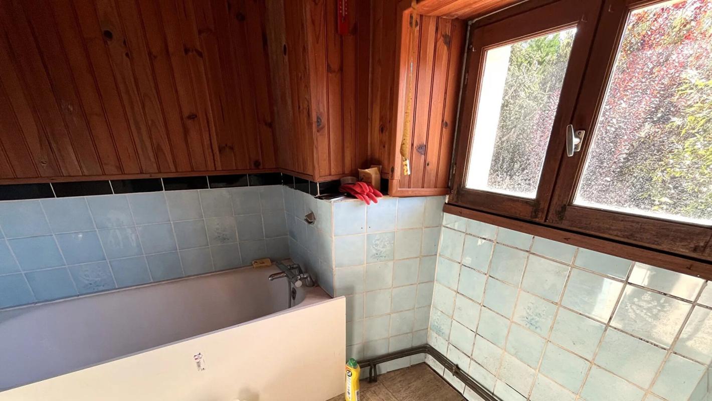 5 bedroom maison a renover in Blanzac Porcheresse, Charente, France