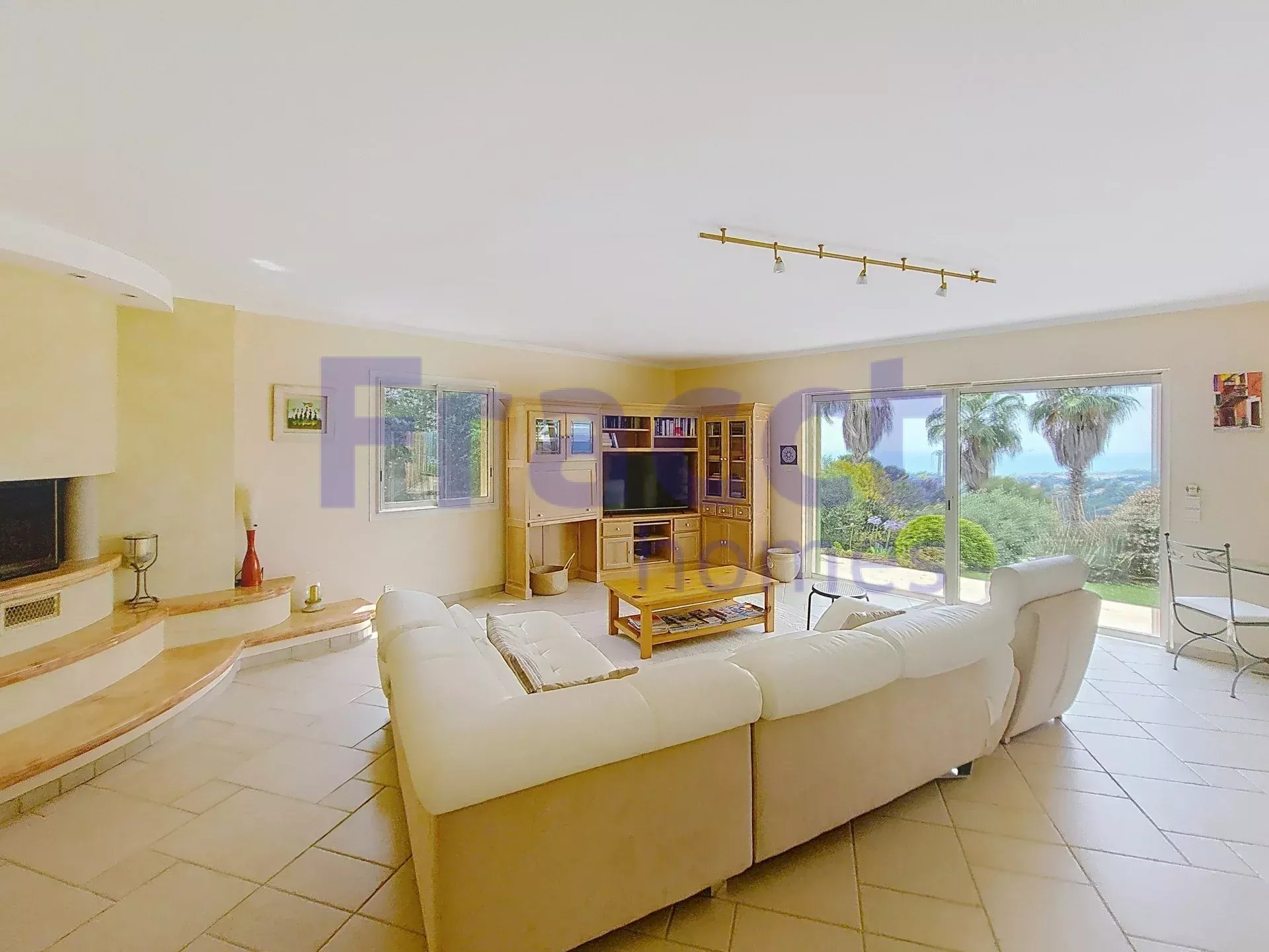 Villa in Cagnes-sur-Mer, Alpes-Maritimes, France – 86383009