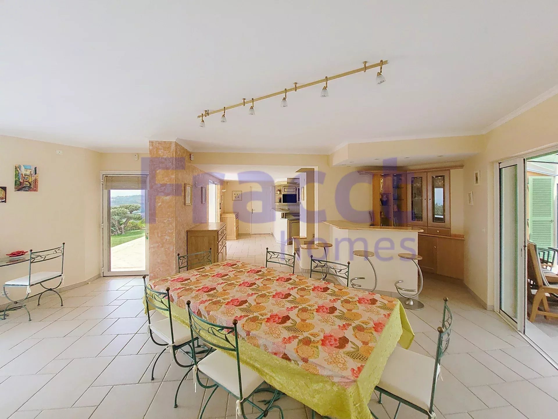 Villa in Cagnes-sur-Mer, Alpes-Maritimes, France – 86383009