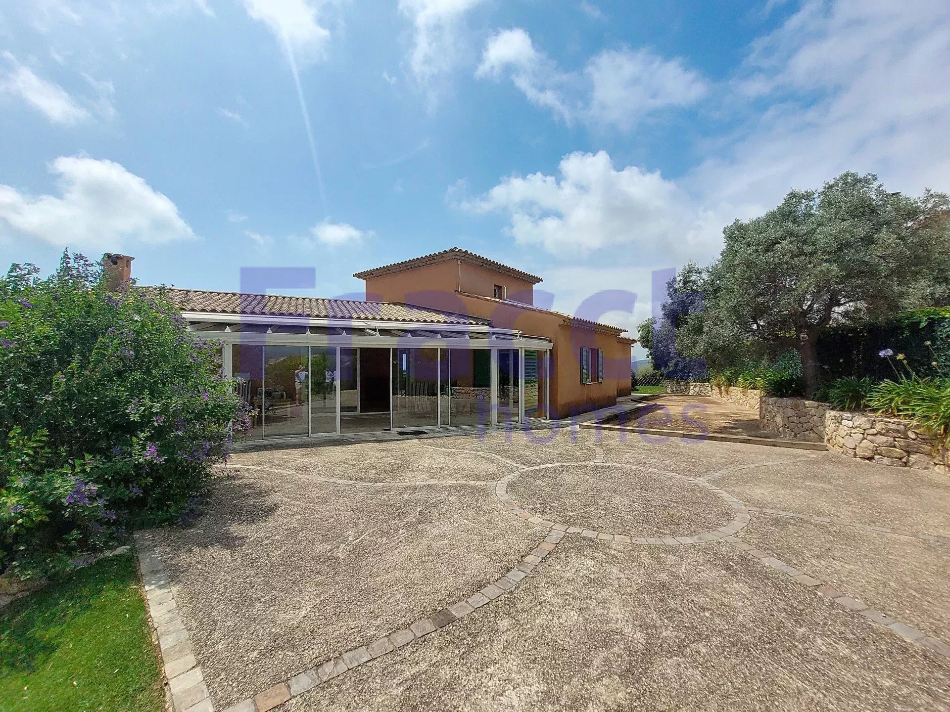 Villa in Cagnes-sur-Mer, Alpes-Maritimes, France – 86383009