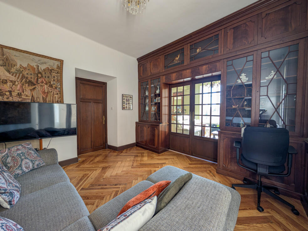 Beautifully Renovated and Furnished Apartment in the Heart of Carcassonne
