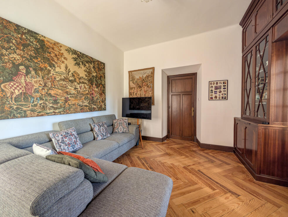 Beautifully Renovated and Furnished Apartment in the Heart of Carcassonne