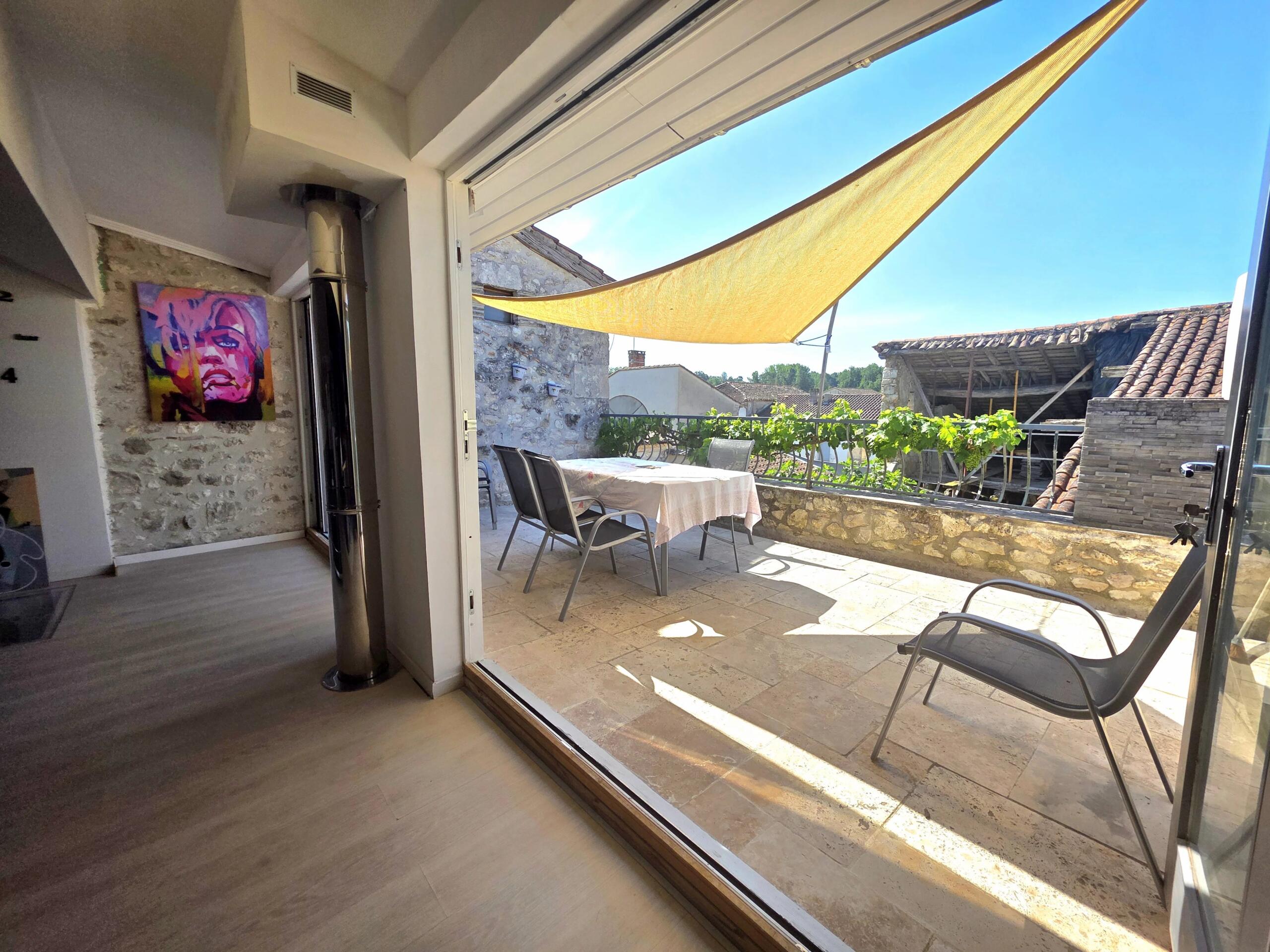 A truly unique and stylish townhouse in the heart of Eymet, Aquitaine – France – BVI86174