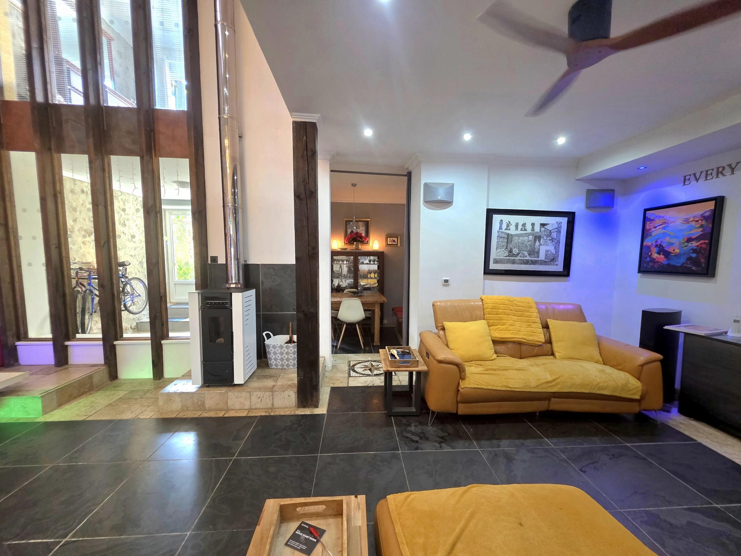 A truly unique and stylish townhouse in the heart of Eymet, Aquitaine – France – BVI86174