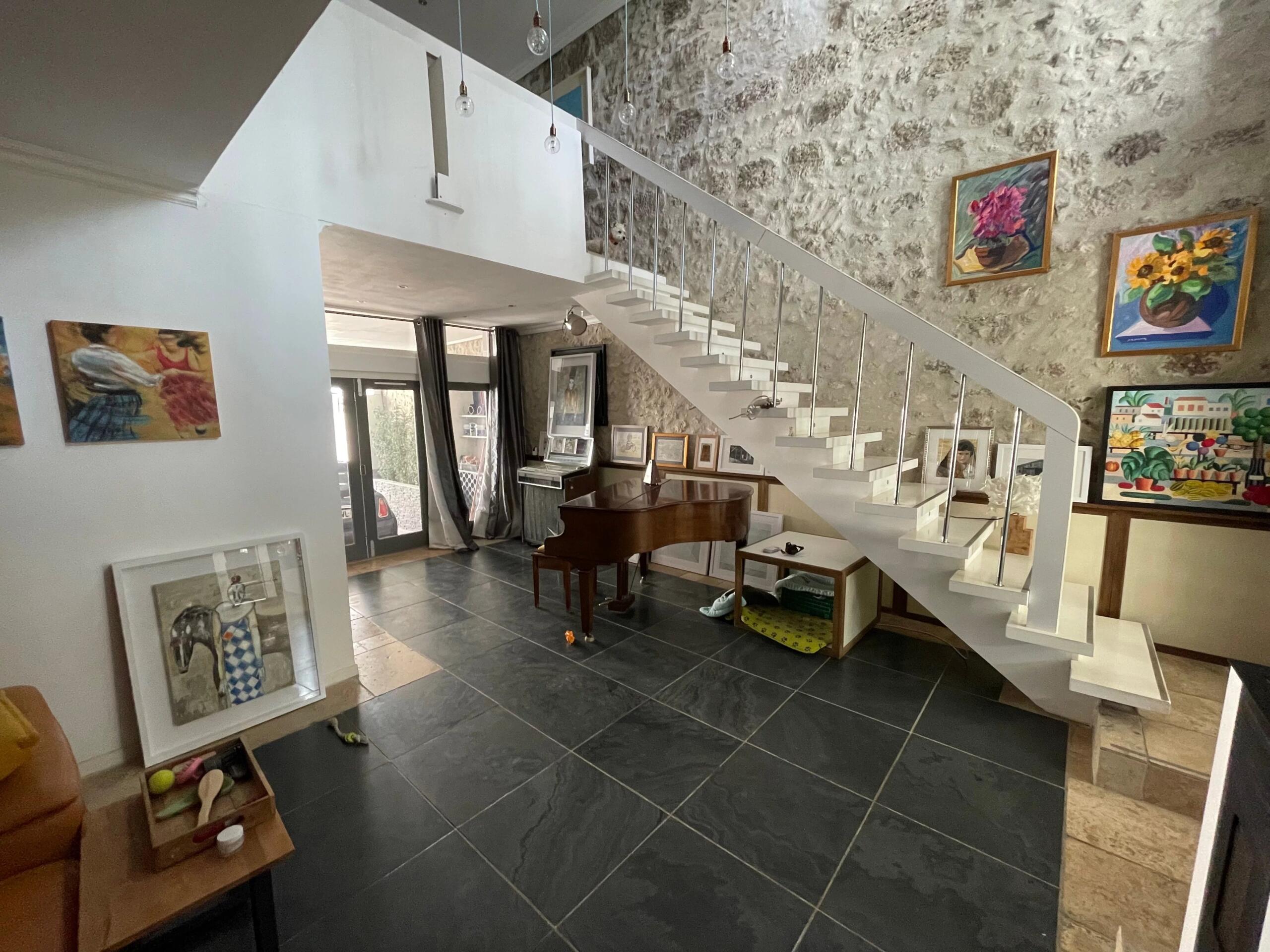 A truly unique and stylish townhouse in the heart of Eymet, Aquitaine – France – BVI86174