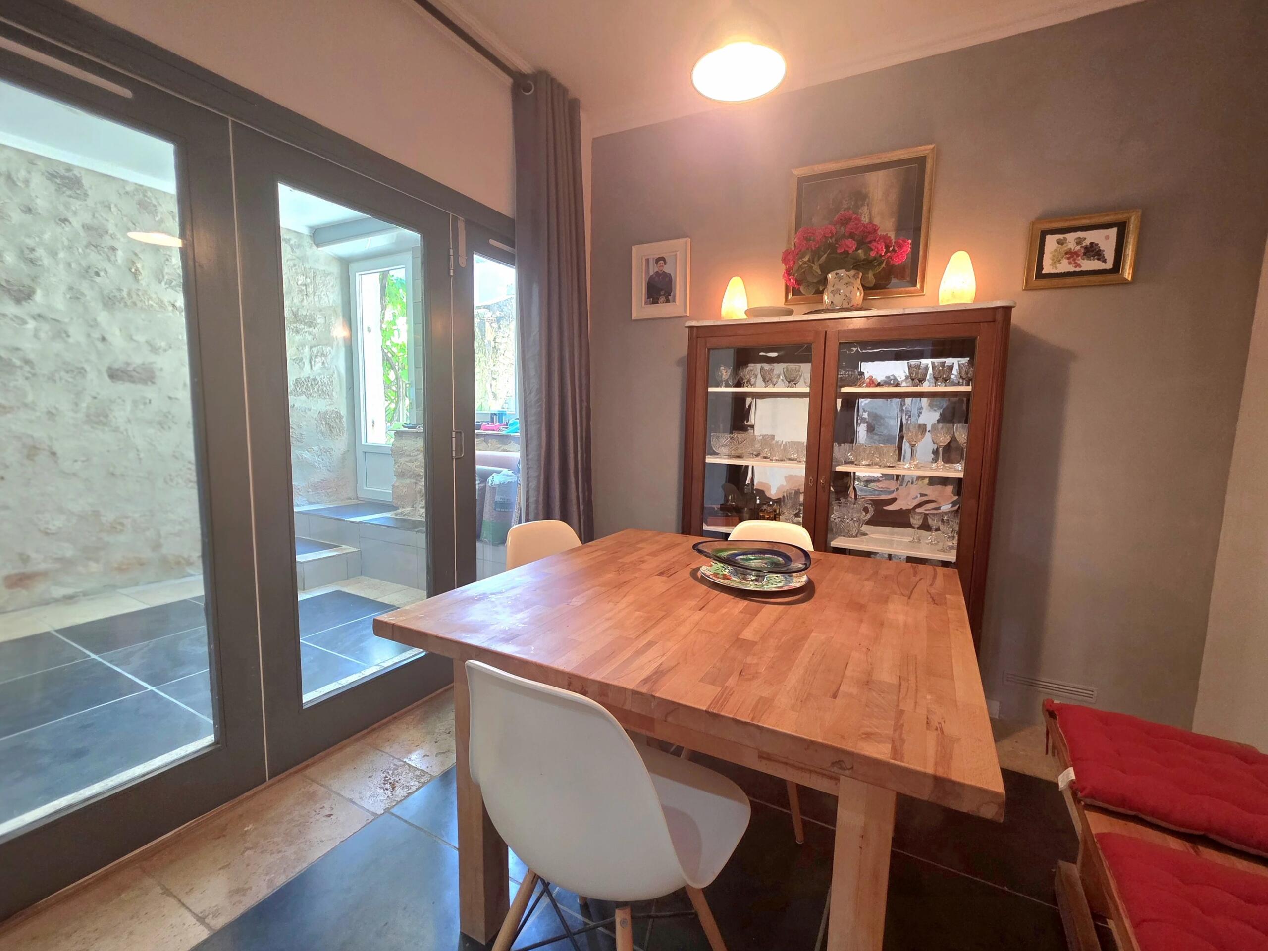 A truly unique and stylish townhouse in the heart of Eymet, Aquitaine – France – BVI86174