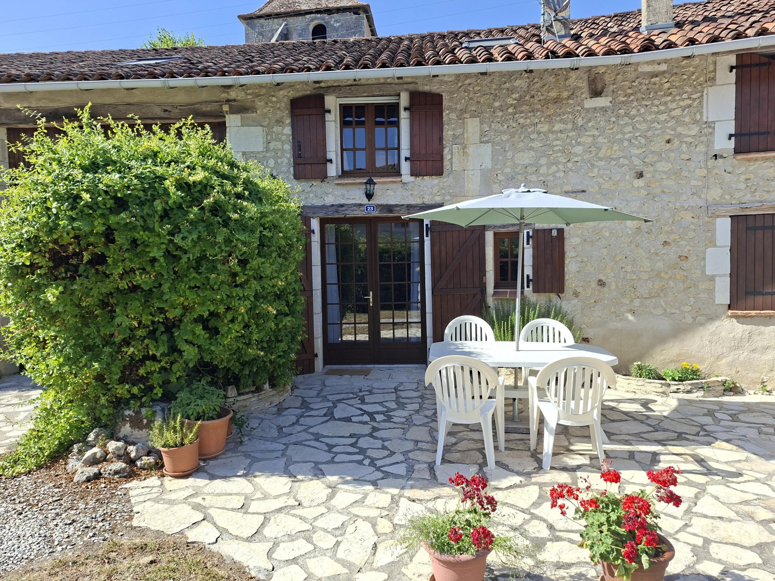 Pretty 2 bedroom house on a village Copropriété, Poitou-Charentes – France – BVI71250