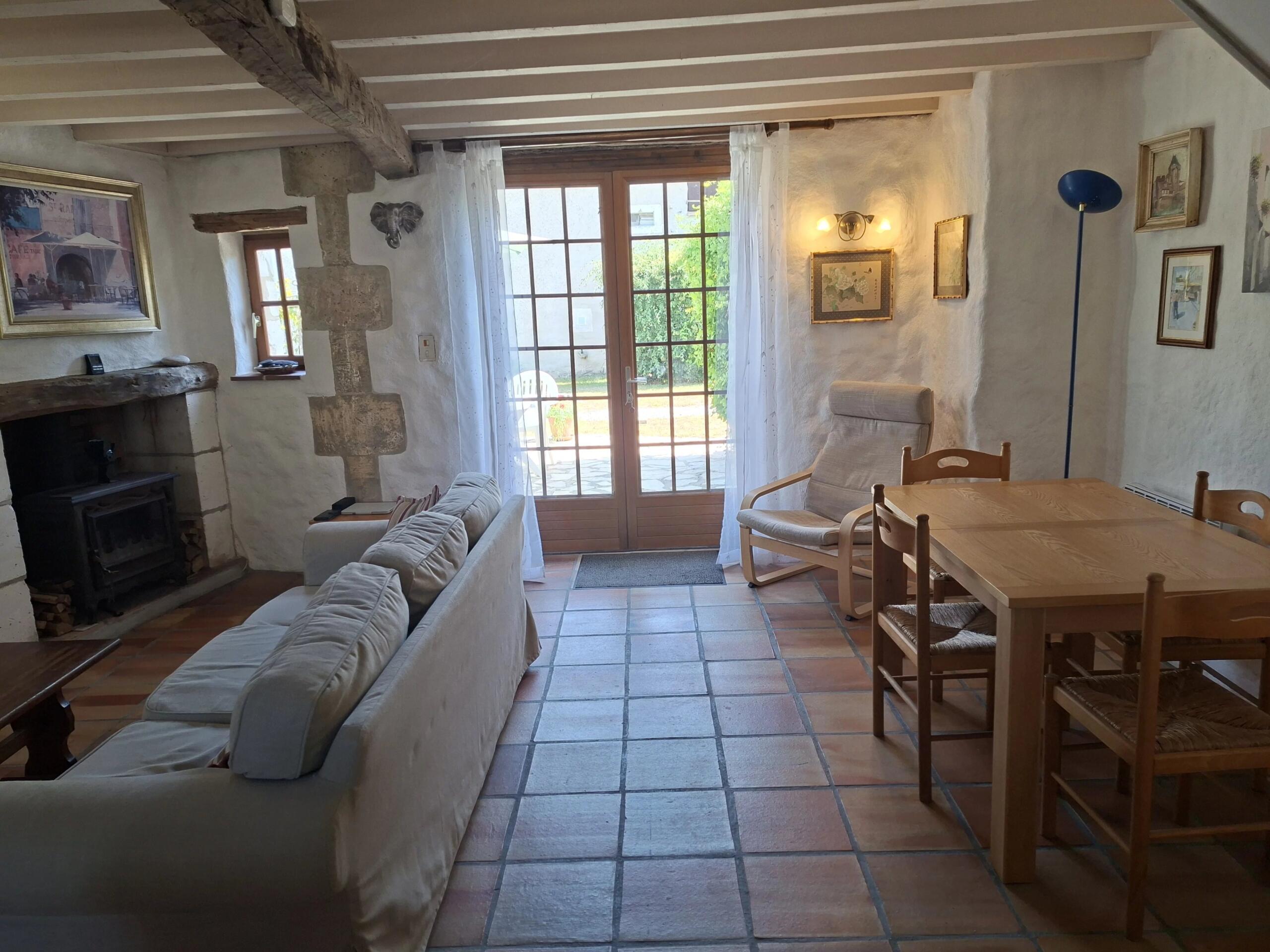 Pretty 2 bedroom house on a village Copropriété, Poitou-Charentes – France – BVI71250