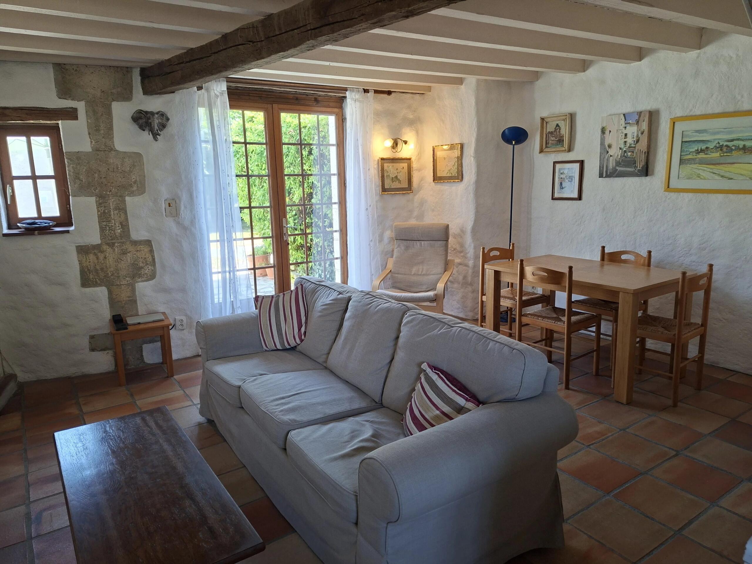 Pretty 2 bedroom house on a village Copropriété, Poitou-Charentes – France – BVI71250