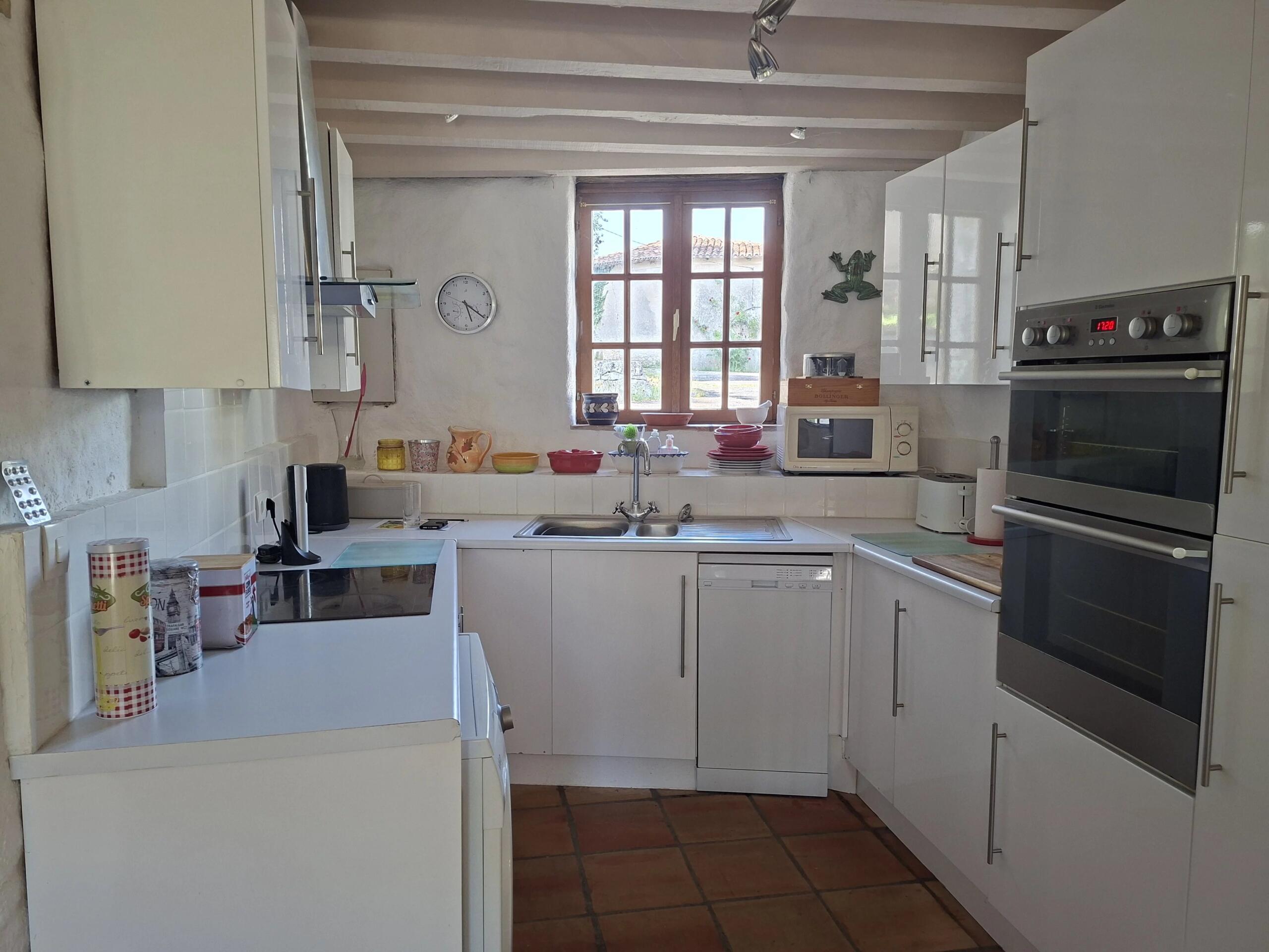 Pretty 2 bedroom house on a village Copropriété, Poitou-Charentes – France – BVI71250