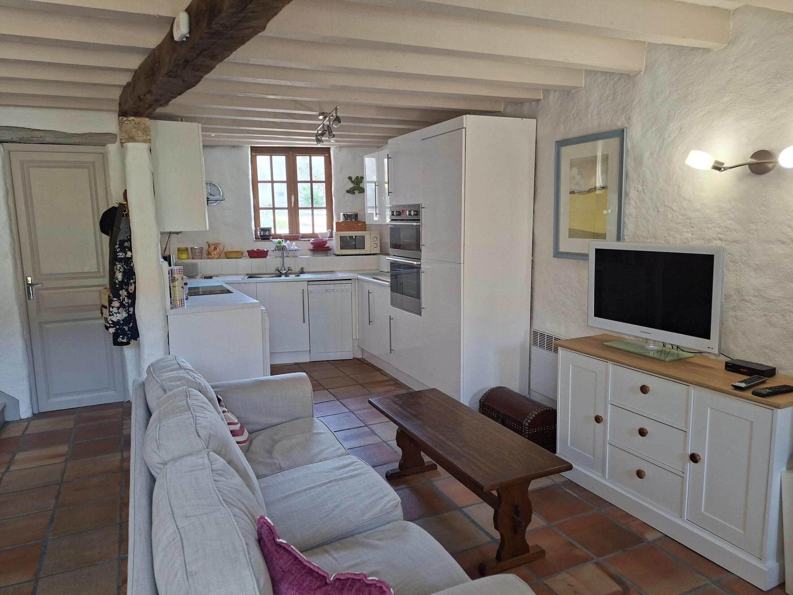 Pretty 2 bedroom house on a village Copropriété, Poitou-Charentes – France – BVI71250
