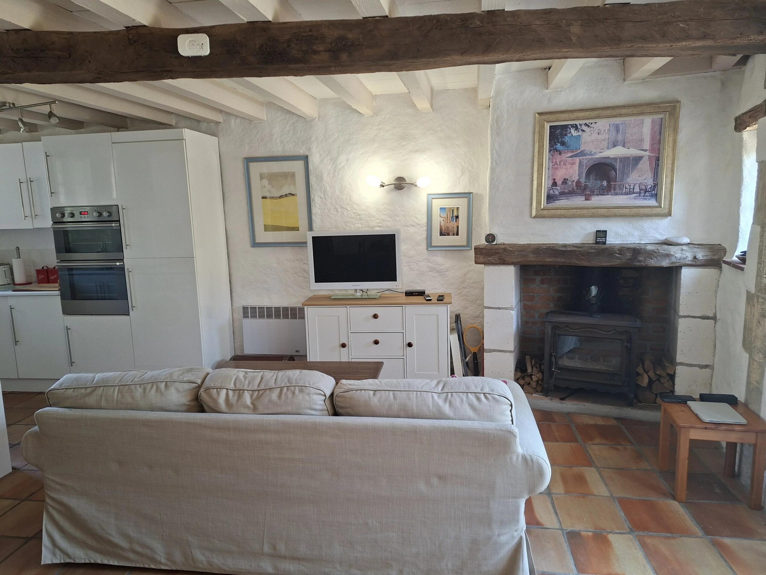 Pretty 2 bedroom house on a village Copropriété, Poitou-Charentes – France – BVI71250