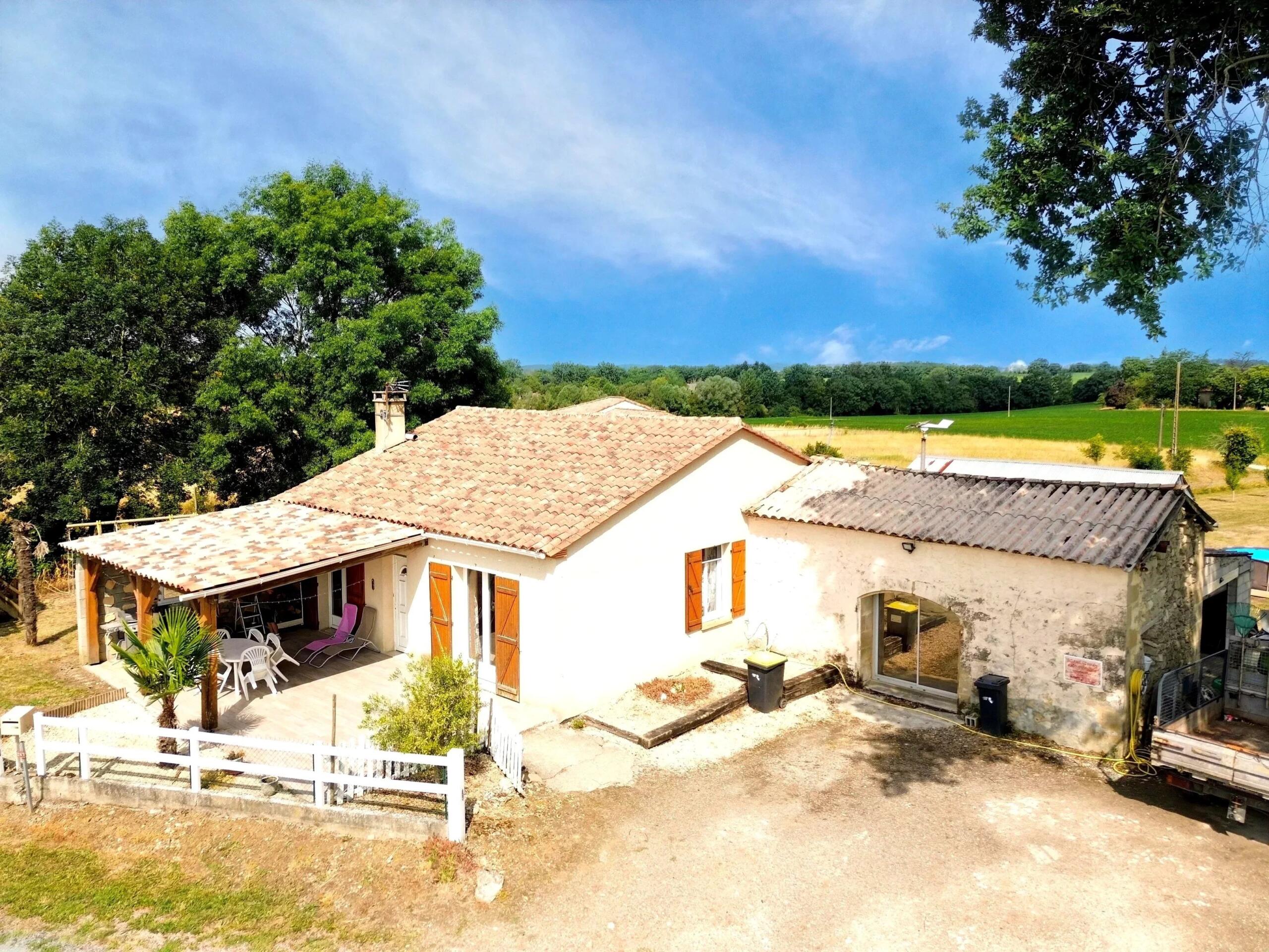 Country Home with Studio, Barn and Far-Reaching Rural Views, Aquitaine – France – BVI86310