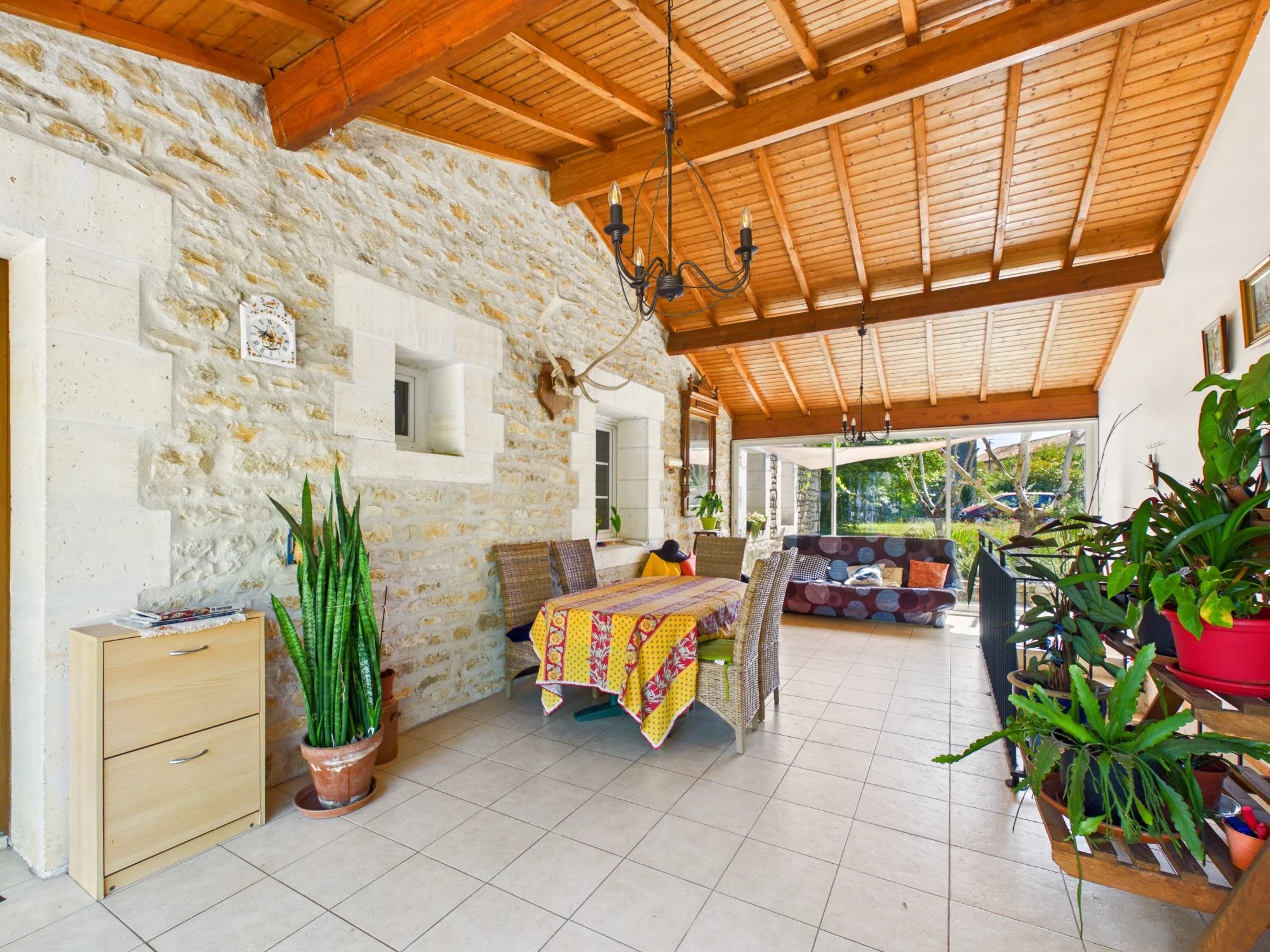 Spacious Family Home with 5 Bedrooms, Large Garden, Poitou-Charentes – France – BVI82308