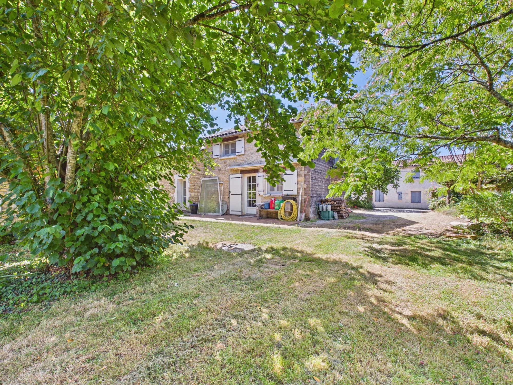 Spacious Family Home with 5 Bedrooms, Large Garden, Poitou-Charentes – France – BVI82308