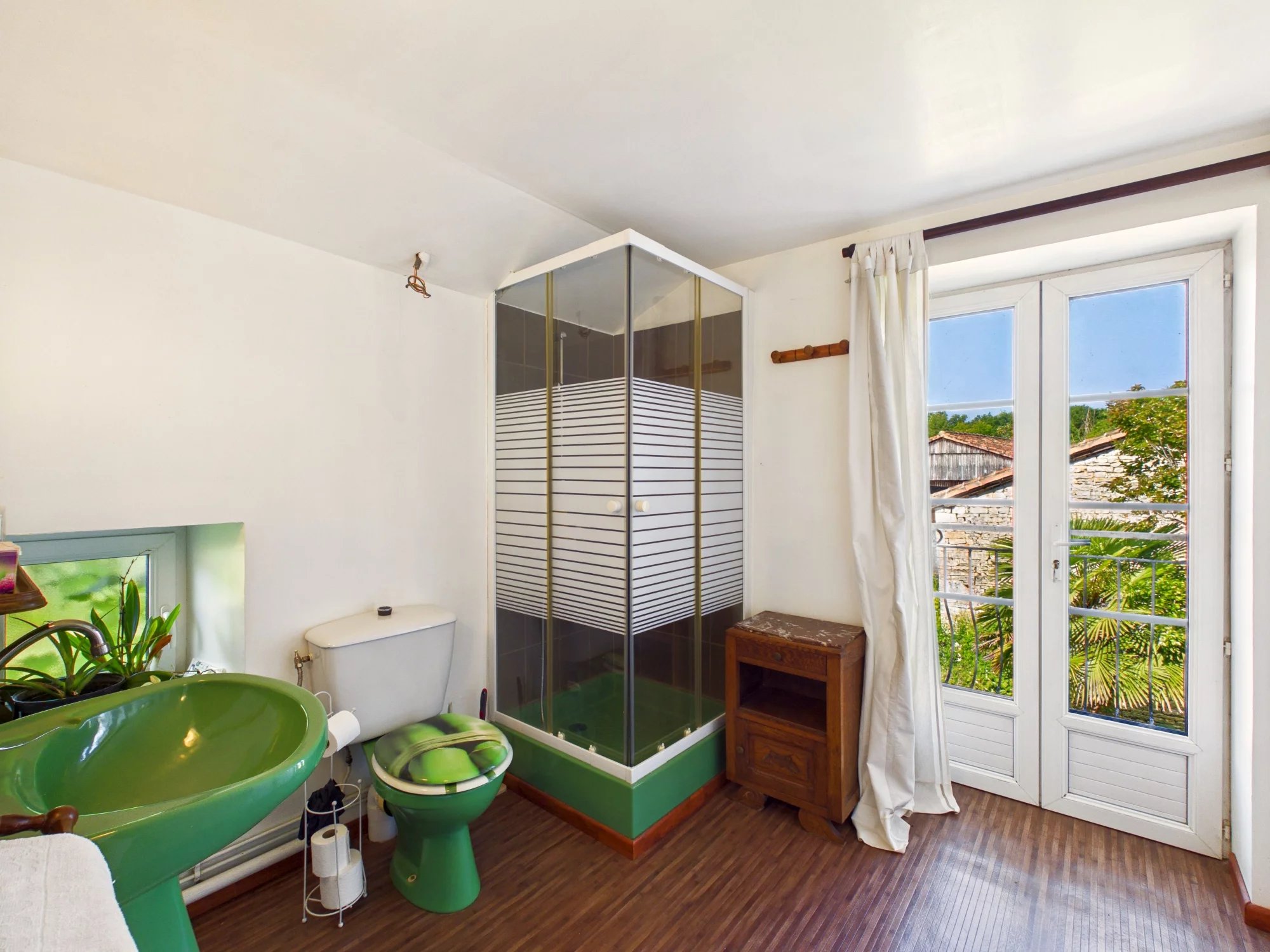 Spacious Family Home with 5 Bedrooms, Large Garden, Poitou-Charentes – France – BVI82308