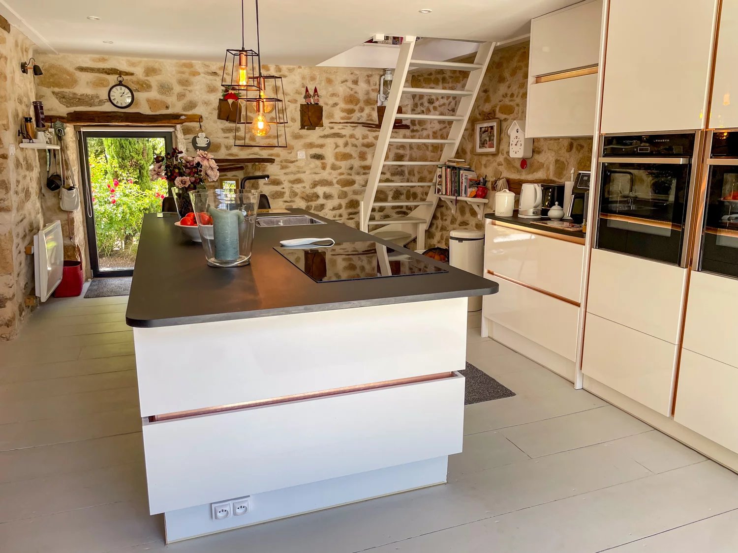 Two stone interconnected houses with lovely pool and outbuildings, Aquitaine – France – BVI86086