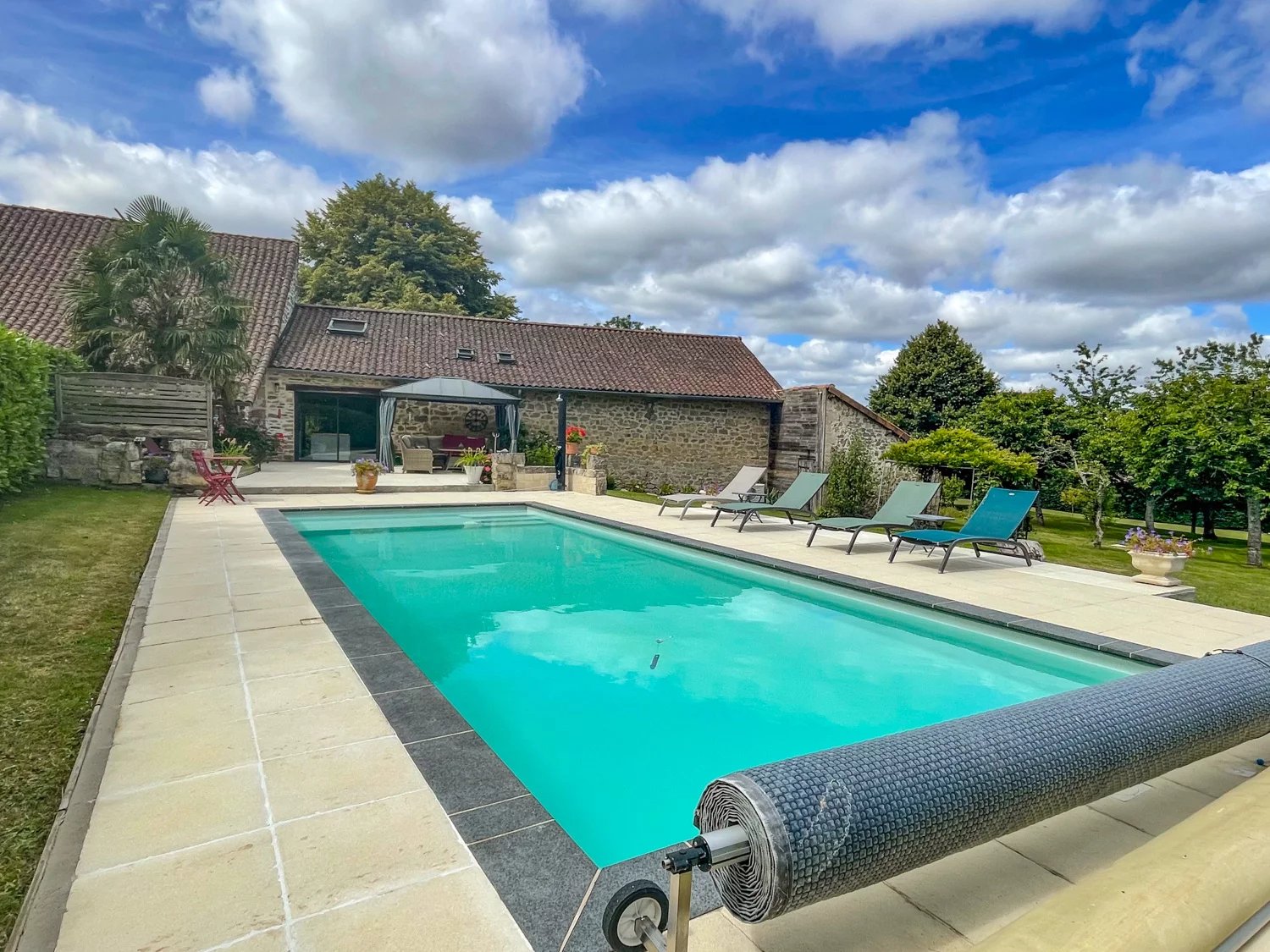 Two stone interconnected houses with lovely pool and outbuildings, Aquitaine – France – BVI86086