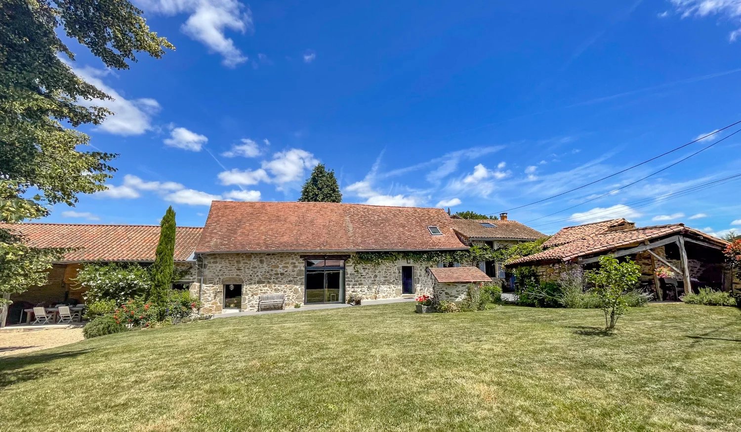 Two stone interconnected houses with lovely pool and outbuildings, Aquitaine – France – BVI86086