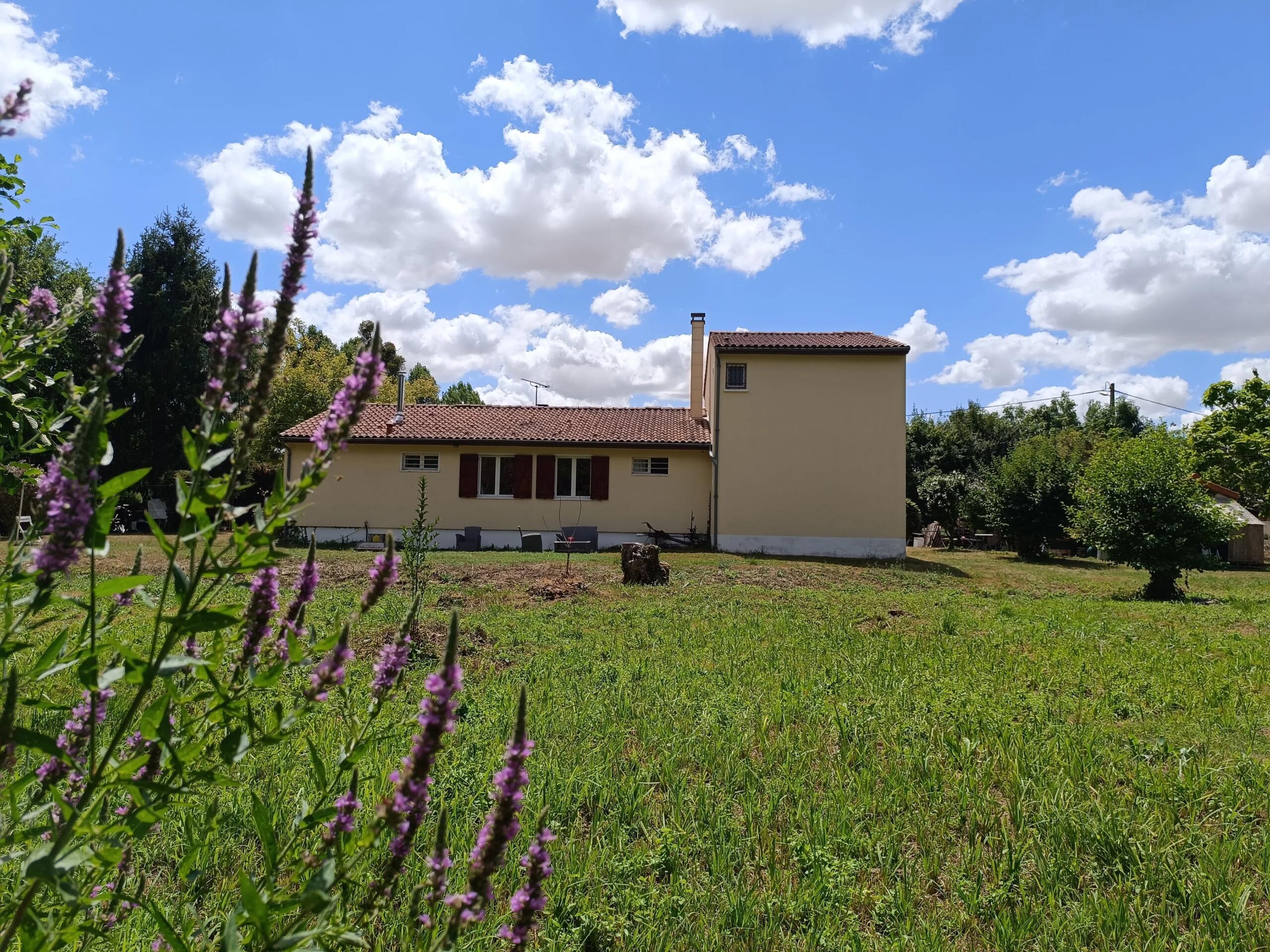 A picturesque setting just an hour from the beach, Poitou-Charentes – France – BVI85259
