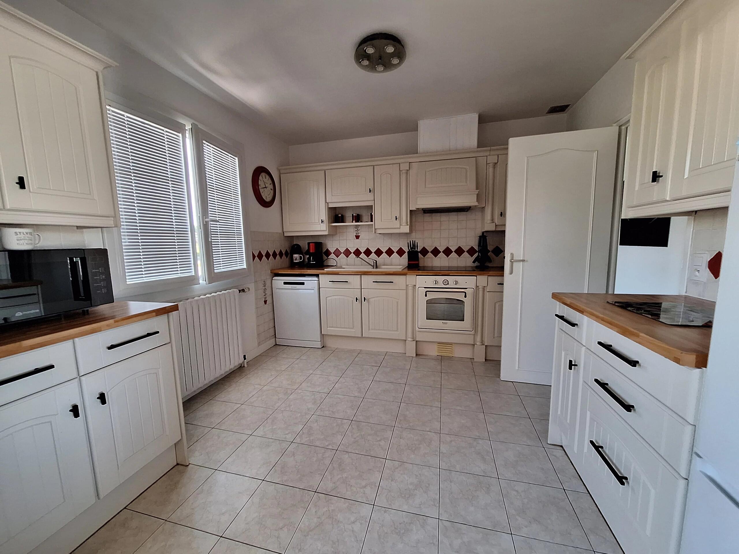 Beautifully presented property with revenue potential, Poitou-Charentes – France – BVI85663