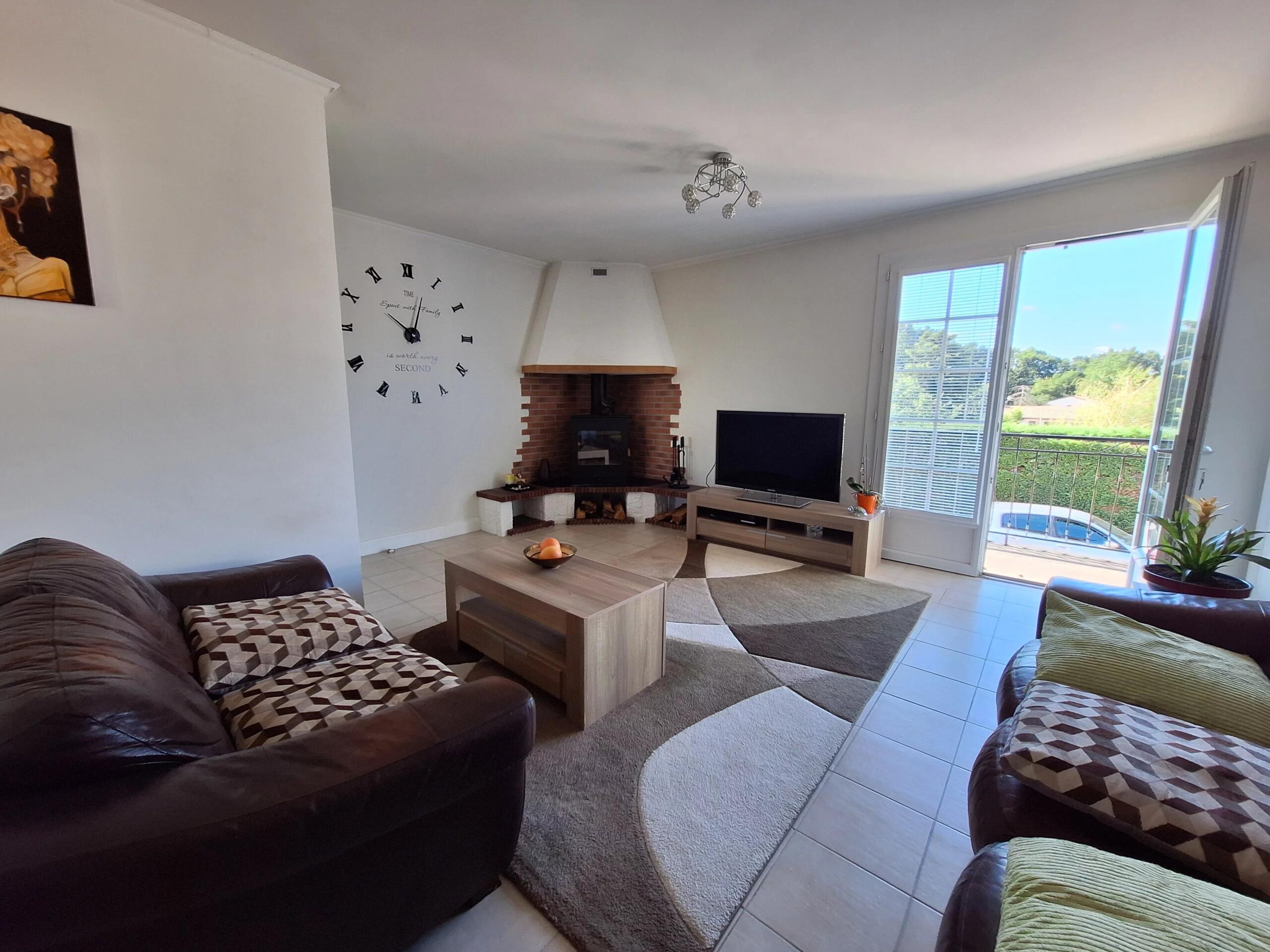 Beautifully presented property with revenue potential, Poitou-Charentes – France – BVI85663
