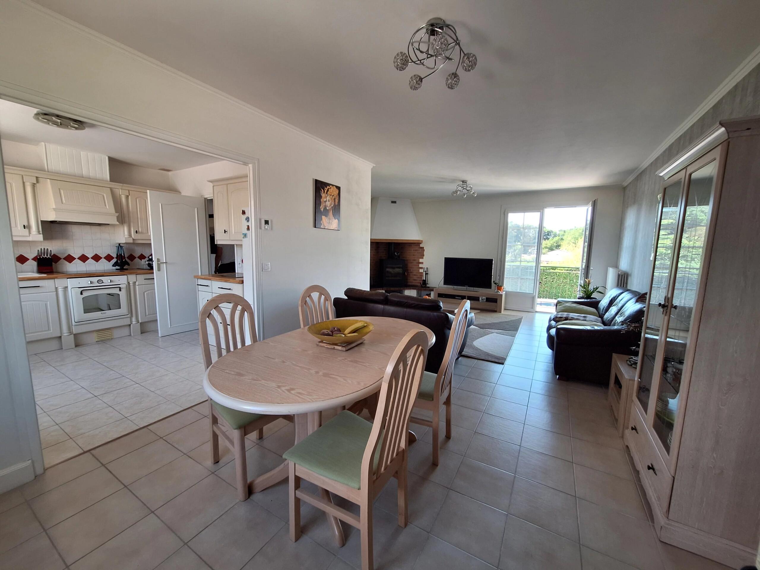 Beautifully presented property with revenue potential, Poitou-Charentes – France – BVI85663