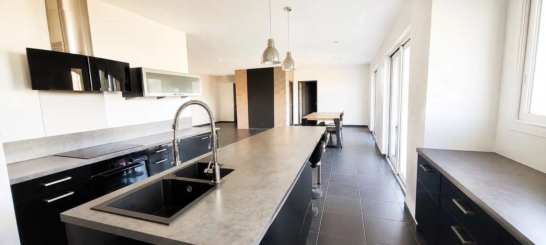 A contemporary single-storey house with pool and pool house, Midi-Pyrénées – France – BVI86198