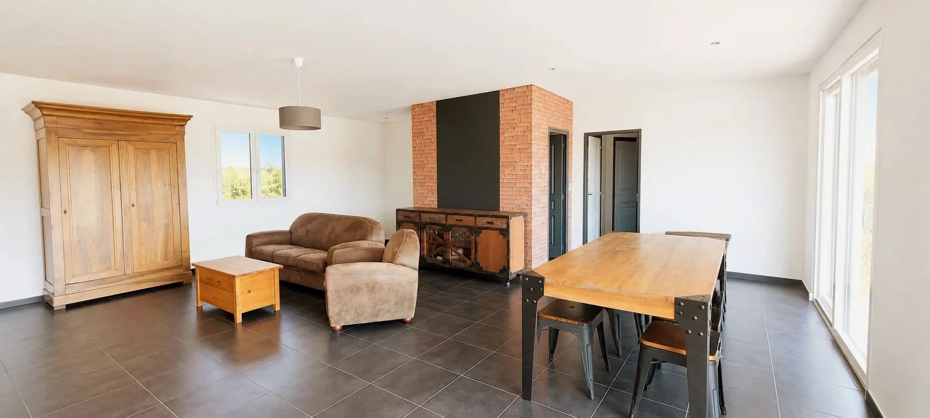 A contemporary single-storey house with pool and pool house, Midi-Pyrénées – France – BVI86198