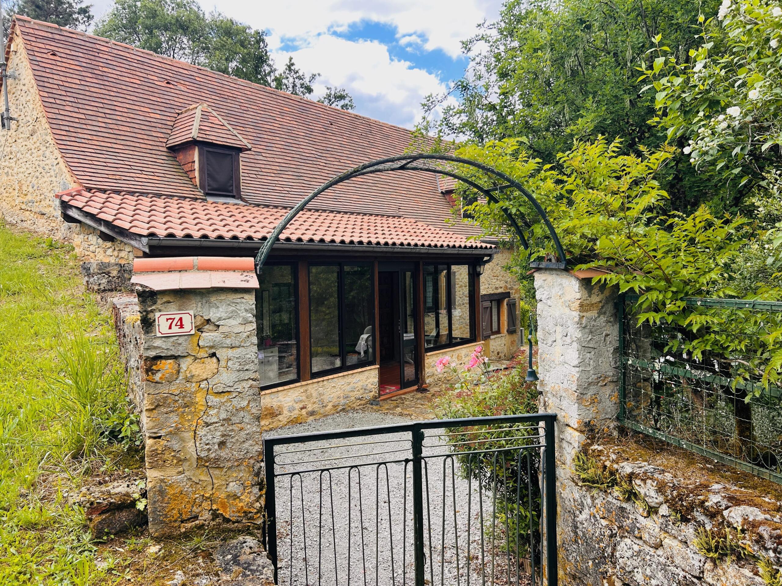 French country house with guest house, pool and private gardens near Gourdon, Midi-Pyrénées – France – BVI83274