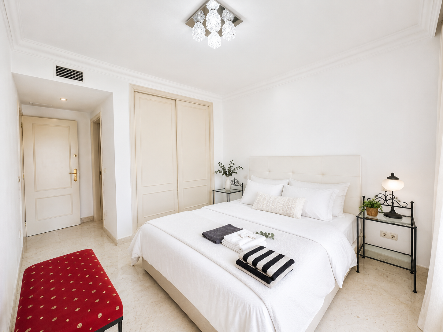 2 bedroom Apartment in Marbella, Malaga, Spain – 428-05554E