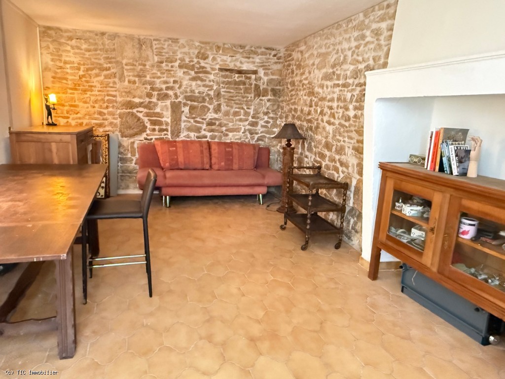 2 bedroom House in Verteuil-Sur-Charente, France – r7534