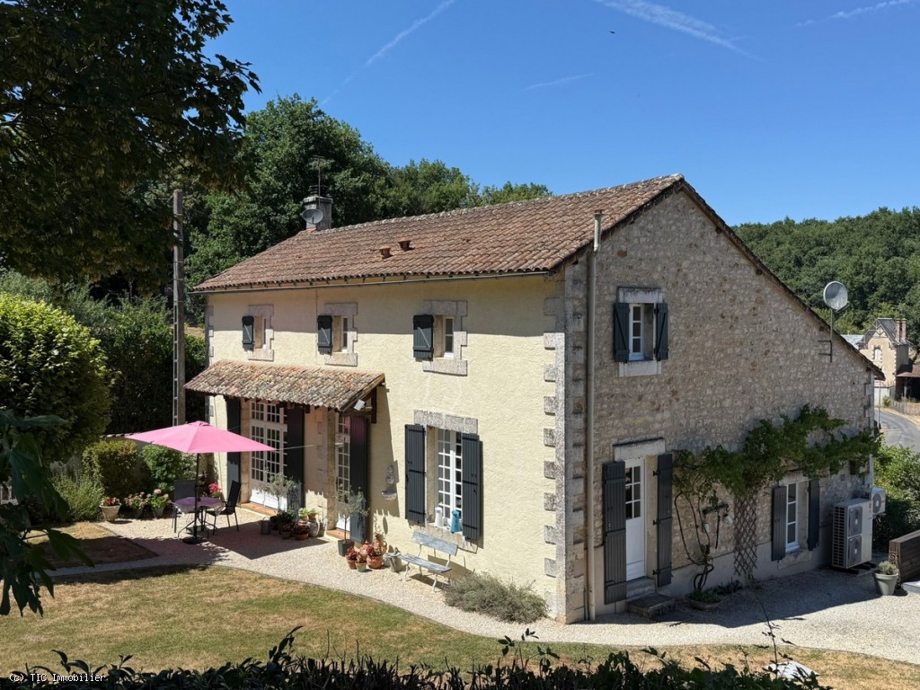 3 bedroom House in Civray, France – r7533