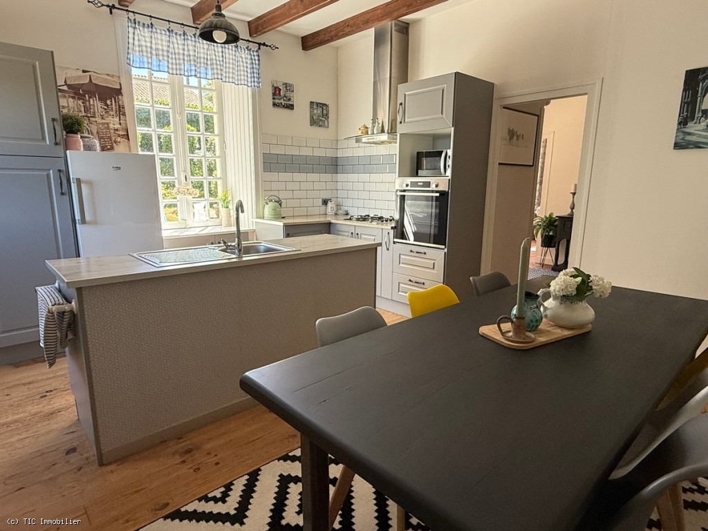 3 bedroom House in Civray, France – r7533