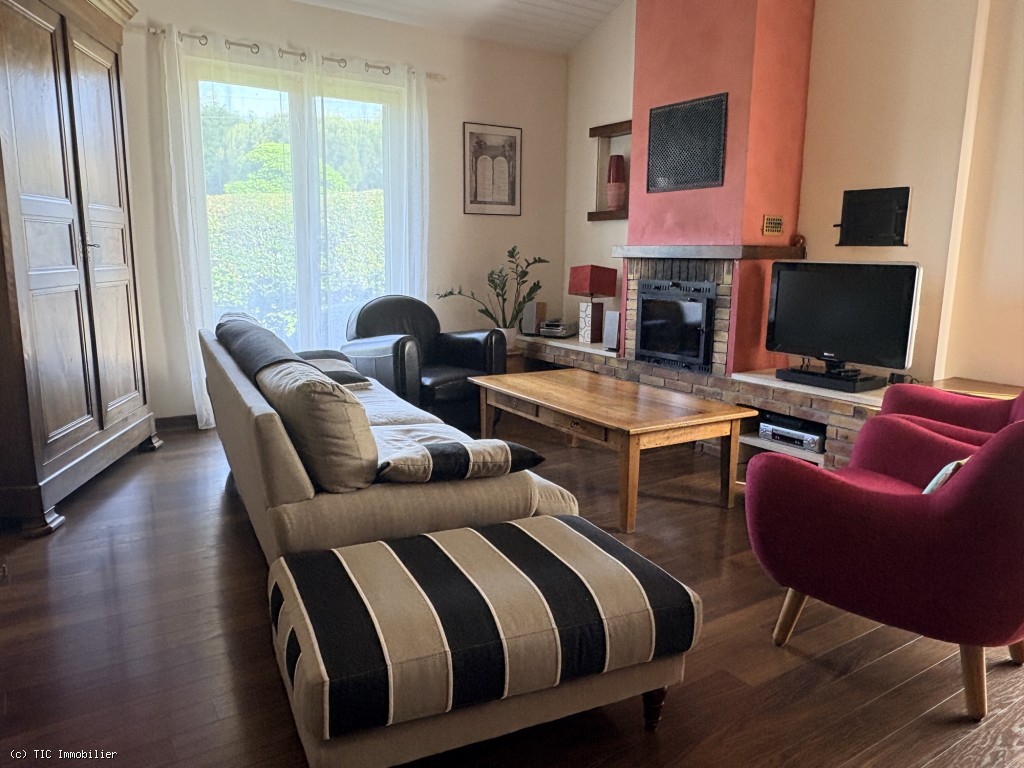 2 bedroom House in Ruffec, France – r7530