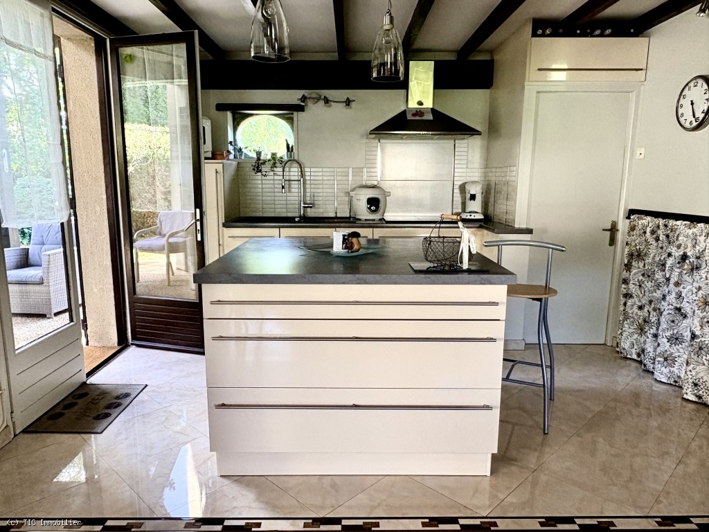 2 bedroom House in Ruffec, France – r7530